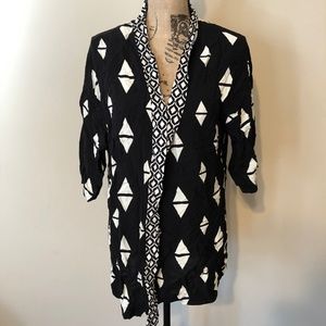 NEW BLACK AND WHITE KIMONO with geo design